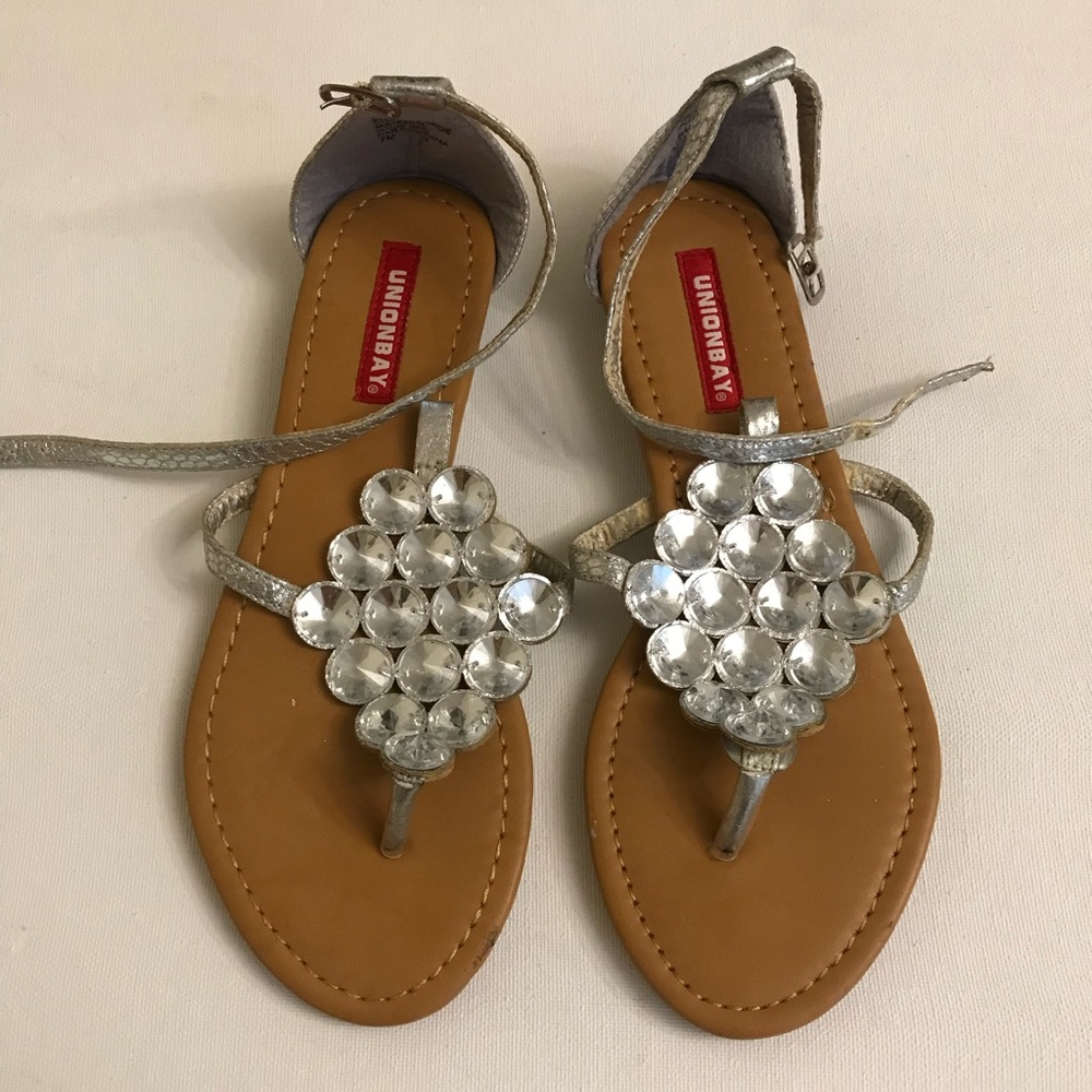 UNIONBAY woman’s faux leather  thong sandals